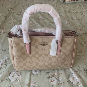 -SOLD- 🆕 Coach Surrey CarryAll In Signature